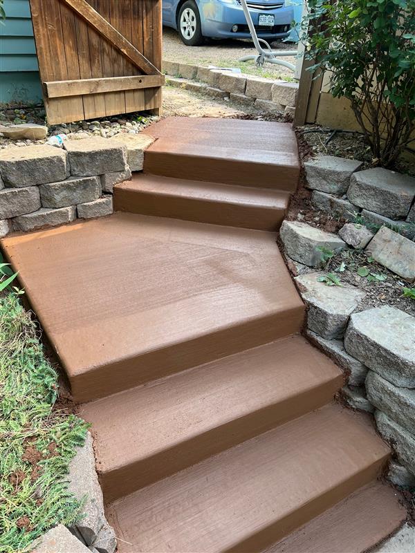 Boulder-Concrete-colored-steps